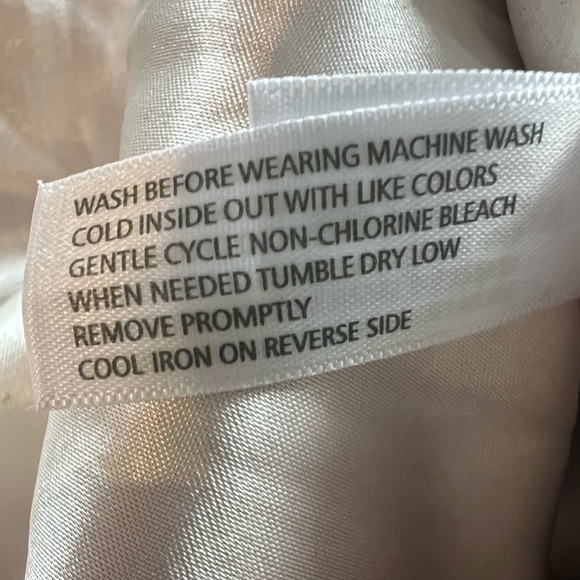 beautiful like-new hooded holiday coat - Picture 8 of 8